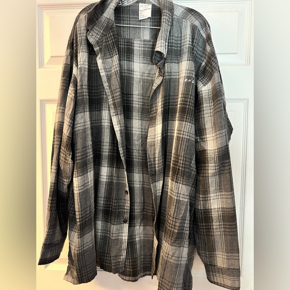 Plus size friends LE flannel - Picture 2 of 2